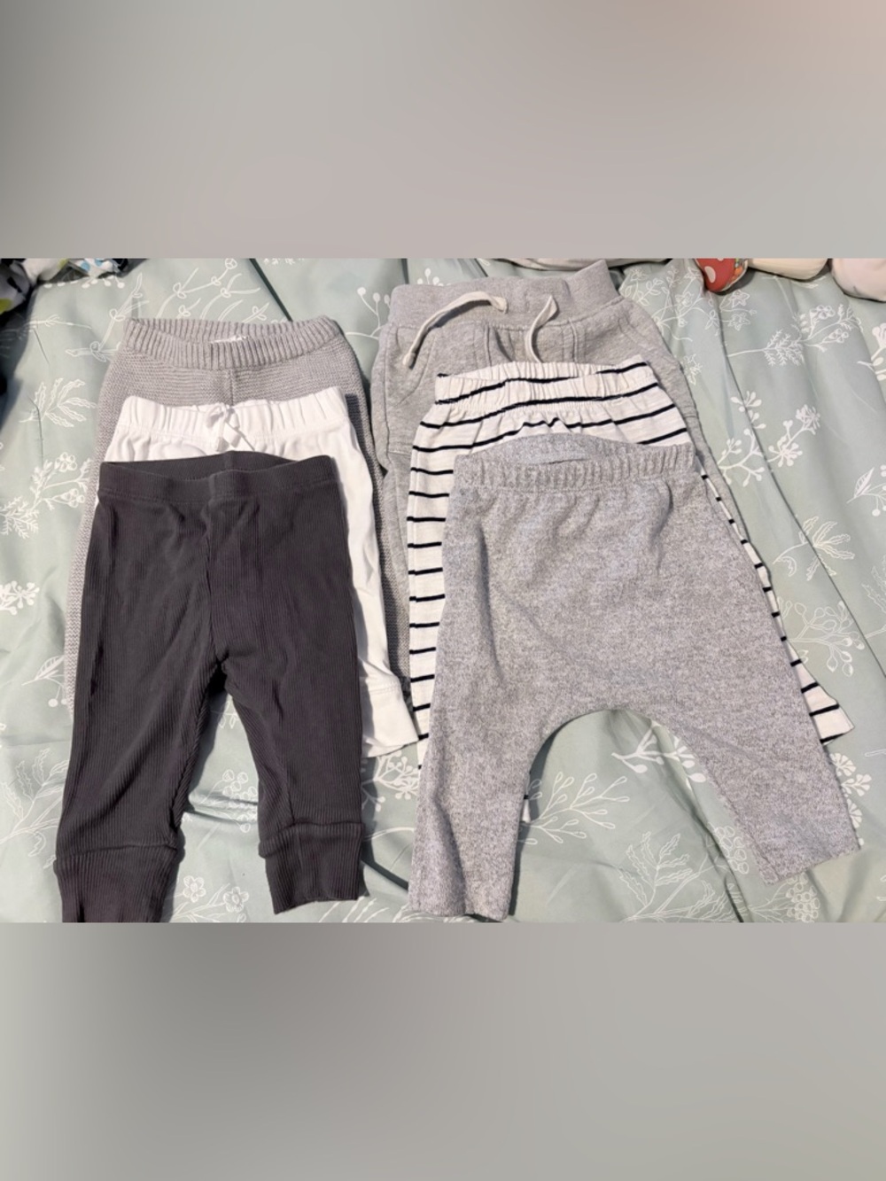 Old Navy Kids Leggings Pack - Gray, White, Charcoal, Striped